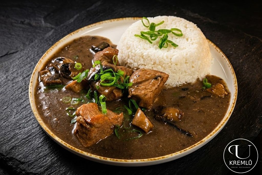 150g Vepřové kostky na houbách, dušená rýže